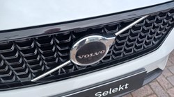 2025 (75) VOLVO XC40 2.0 B3P Plus Dark 5dr Auto 5837131