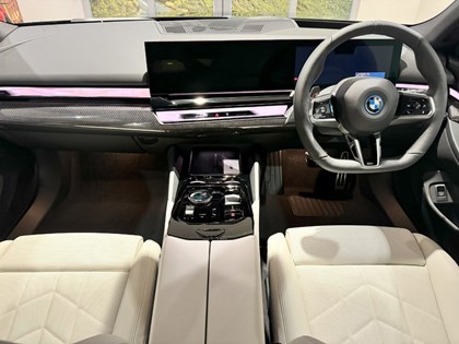  BMW i5 eDrive40 M Sport Pro