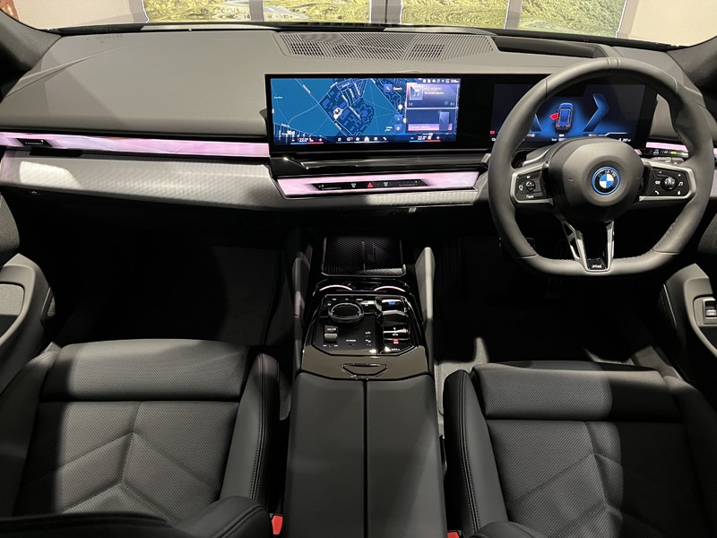 2024 (74) BMW i5 eDrive40 M Sport Touring 3172235
