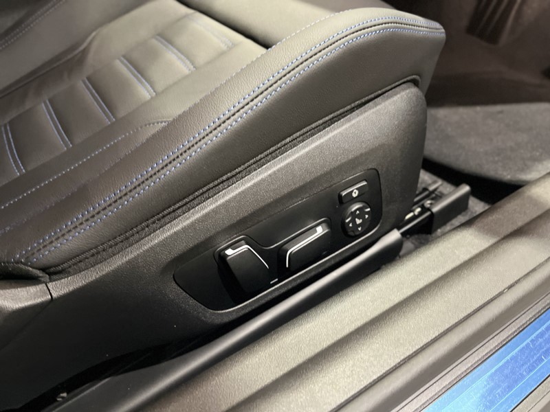  BMW 2 Series M240i xDrive Coupe 3438988