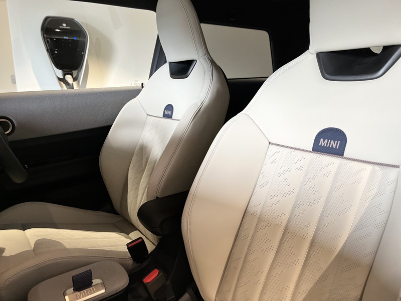  MINI Cooper S Exclusive [Level 2] 3388527