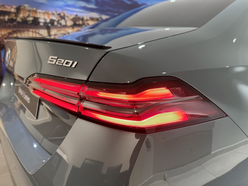 2026 (75) BMW 5 SERIES 520i M Sport Pro 4dr Auto 4931921