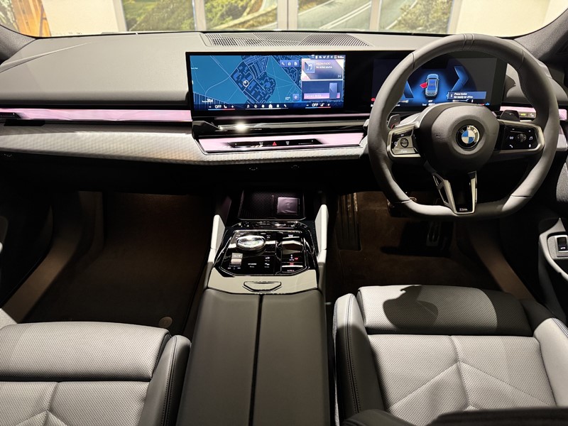 2026 (75) BMW 5 SERIES 520i M Sport Pro 4dr Auto 4931900