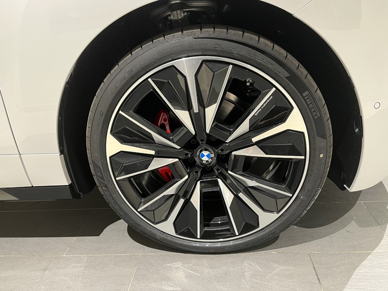 2025 (25) BMW iX 300kW xDrive45 M Sport 101kWh 5dr Auto 4246545