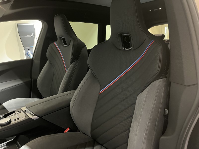 2025 (25) BMW iX 300kW xDrive45 M Sport 101kWh 5dr Auto 4246541