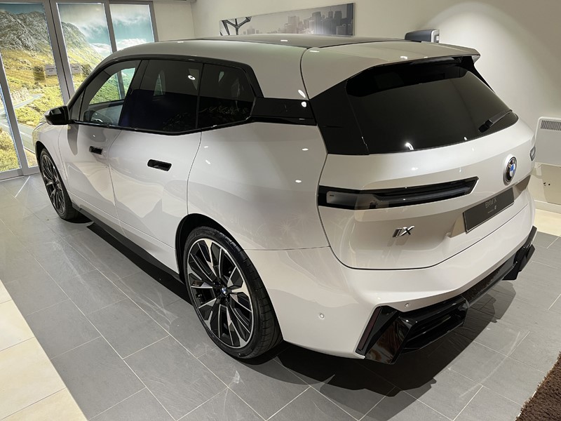 2025 (25) BMW iX 300kW xDrive45 M Sport 101kWh 5dr Auto 4246535