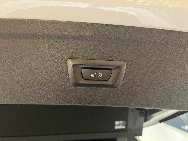 2025 (25) BMW iX 300kW xDrive45 M Sport 101kWh 5dr Auto 4246550