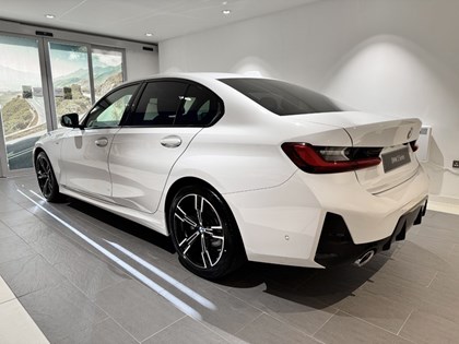 BMW 3 SERIES 320i M Sport 4dr Step Auto