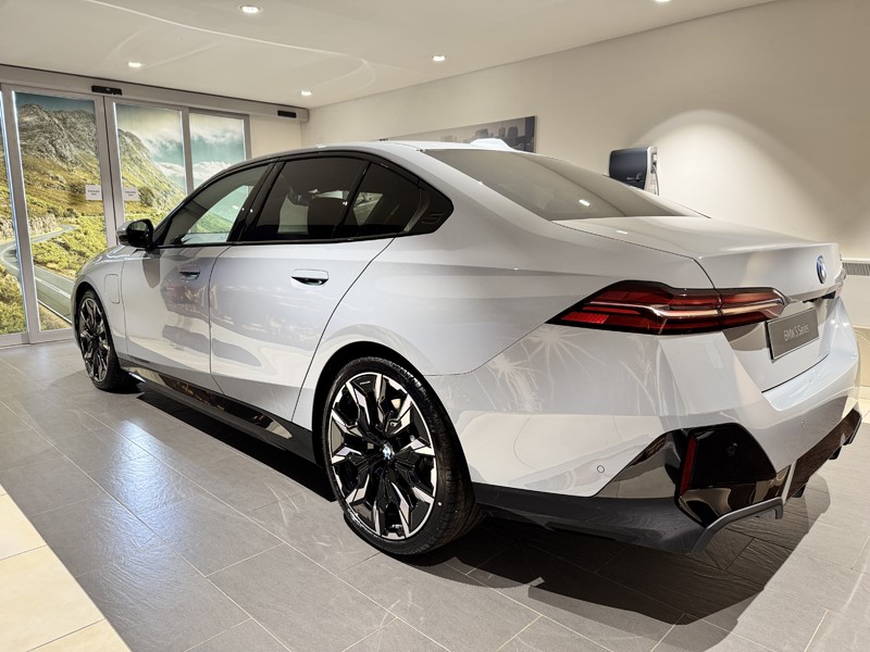  BMW 5 SERIES 530e M Sport 4dr Auto