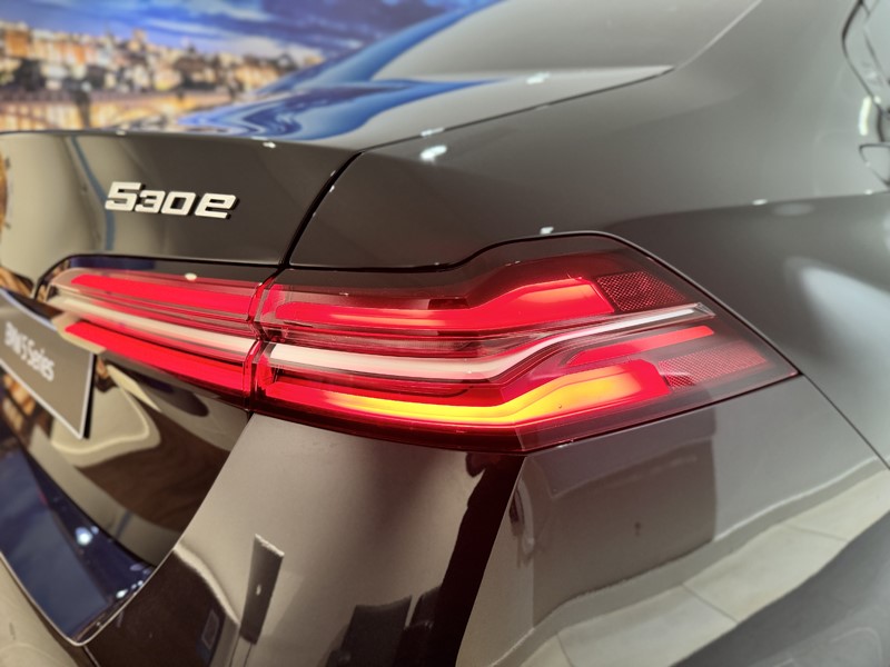  BMW 5 SERIES 530e M Sport 4dr Auto 5327555