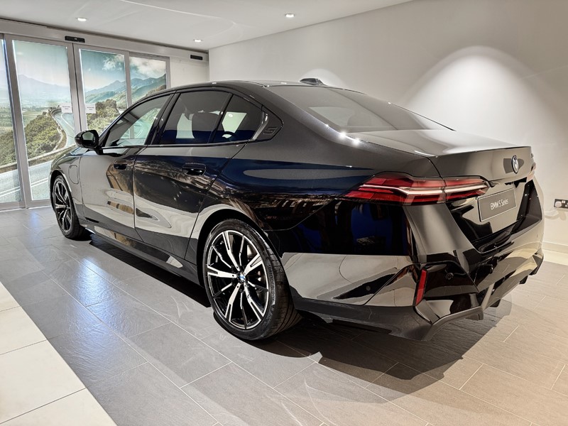  BMW 5 SERIES 530e M Sport 4dr Auto