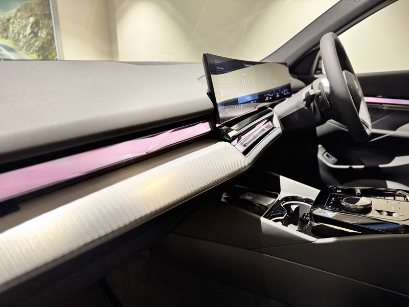  BMW 5 SERIES 530e M Sport 4dr Auto 5327536