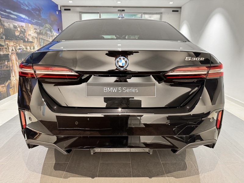  BMW 5 SERIES 530e M Sport 4dr Auto 5327544