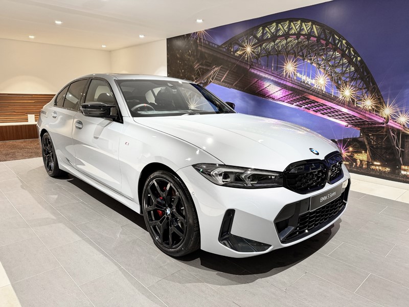 BMW 3 SERIES