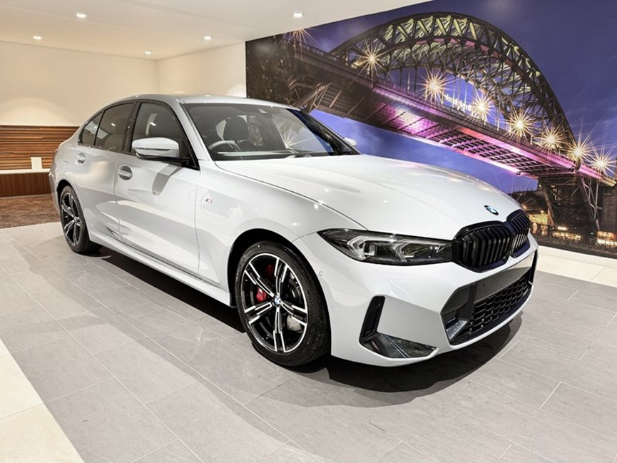 BMW 3 SERIES