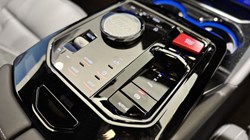 BMW M5 4dr DCT 5604266