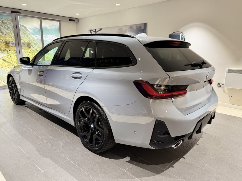  BMW 3 SERIES 330e 22.3 kWh M Sport 5dr Step Auto