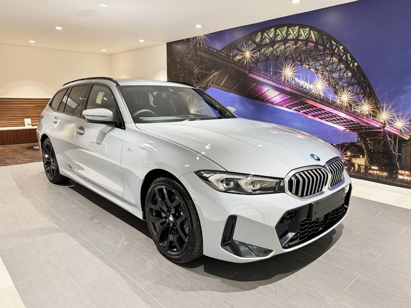  BMW 3 SERIES 330e 22.3 kWh M Sport 5dr Step Auto