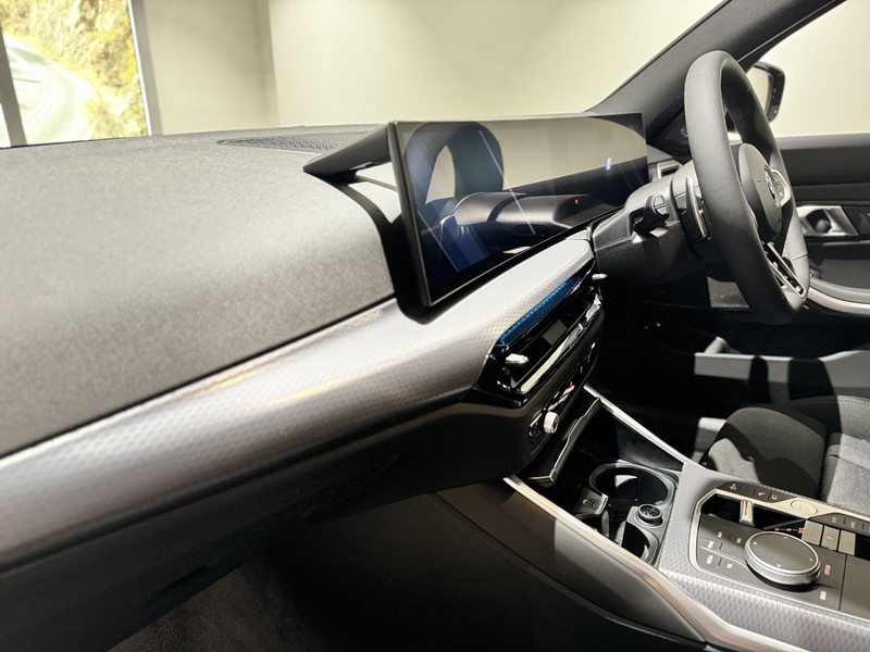  BMW 3 SERIES 330e 22.3 kWh M Sport 5dr Step Auto 5604075
