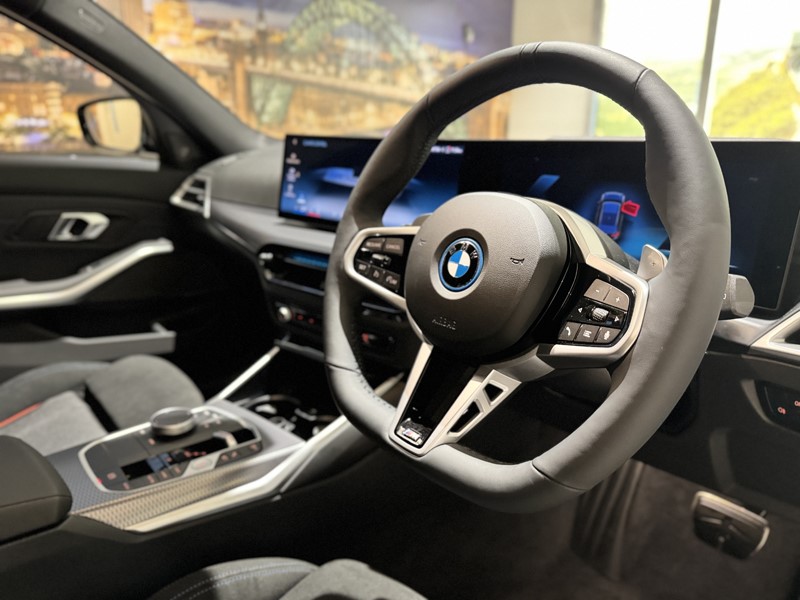  BMW 3 SERIES 330e 22.3 kWh M Sport 5dr Step Auto 5604074