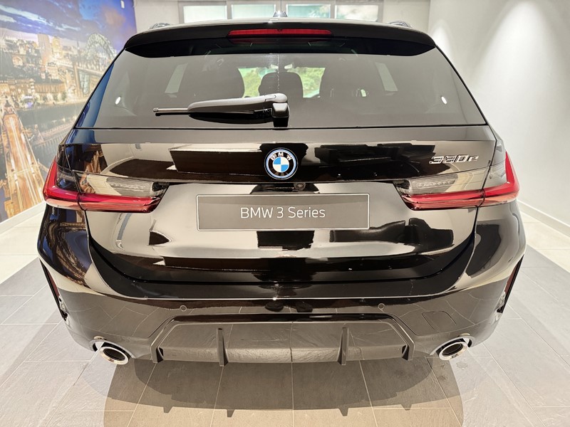  BMW 3 SERIES 330e 22.3 kWh M Sport 5dr Step Auto 5604082