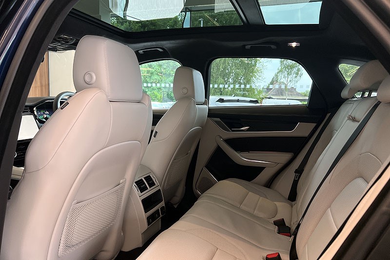  JAGUAR F-PACE 2.0 P400e R-Dynamic HSE Black 5dr Auto AWD 3185596