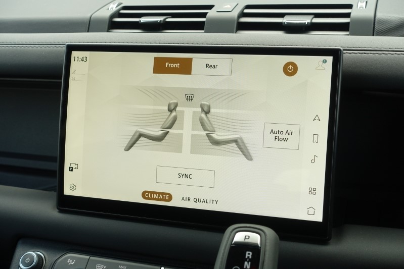  LAND ROVER DEFENDER 3.0 D300 Outbound 130 5dr Auto 3282232