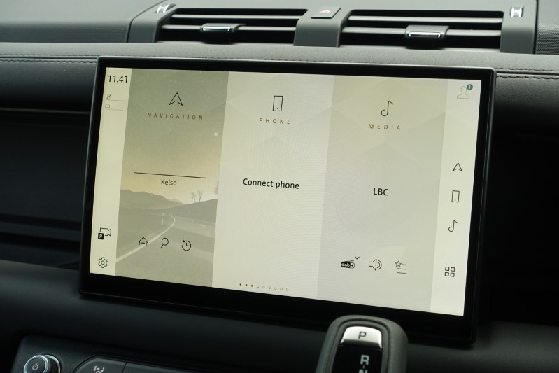  LAND ROVER DEFENDER 3.0 D300 Outbound 130 5dr Auto 3282225