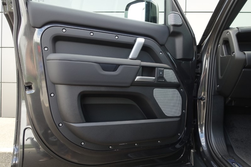  LAND ROVER DEFENDER 3.0 D300 Outbound 130 5dr Auto 3282258