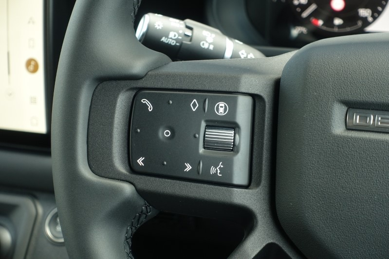  LAND ROVER DEFENDER 3.0 D300 Outbound 130 5dr Auto 3282224