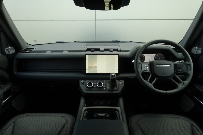  LAND ROVER DEFENDER 3.0 D300 Outbound 130 5dr Auto 3282218