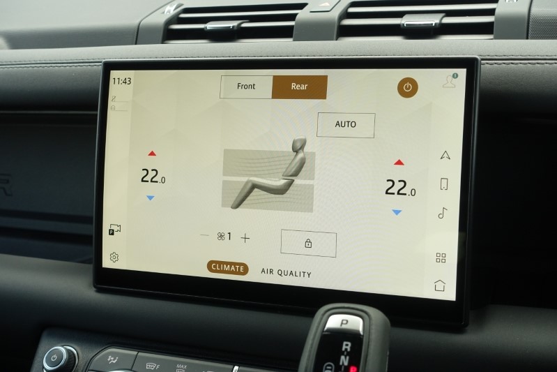  LAND ROVER DEFENDER 3.0 D300 Outbound 130 5dr Auto 3282233