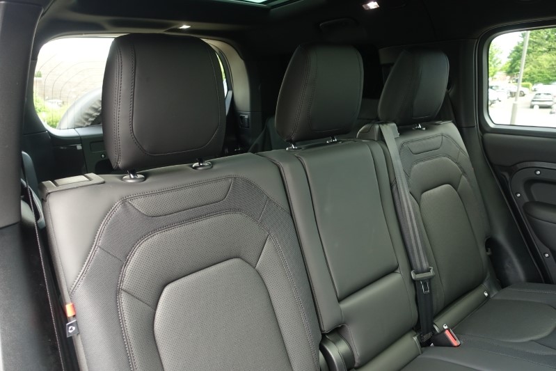  LAND ROVER DEFENDER 3.0 D300 Outbound 130 5dr Auto 3282250