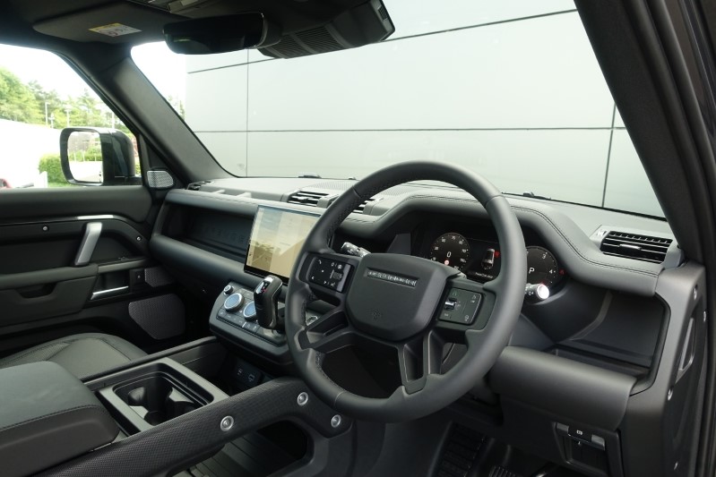  LAND ROVER DEFENDER 3.0 D300 Outbound 130 5dr Auto 3282239