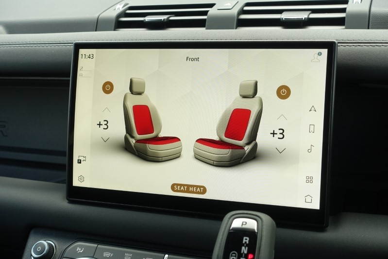  LAND ROVER DEFENDER 3.0 D300 Outbound 130 5dr Auto 3282231