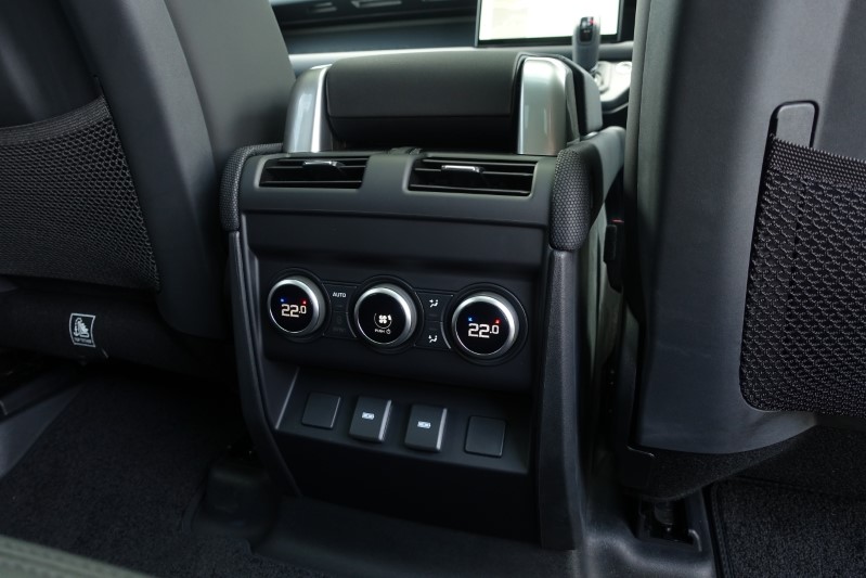  LAND ROVER DEFENDER 3.0 D300 Outbound 130 5dr Auto 3282249