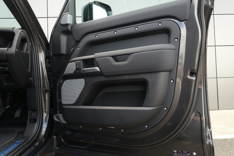  LAND ROVER DEFENDER 3.0 D300 Outbound 130 5dr Auto 3282244