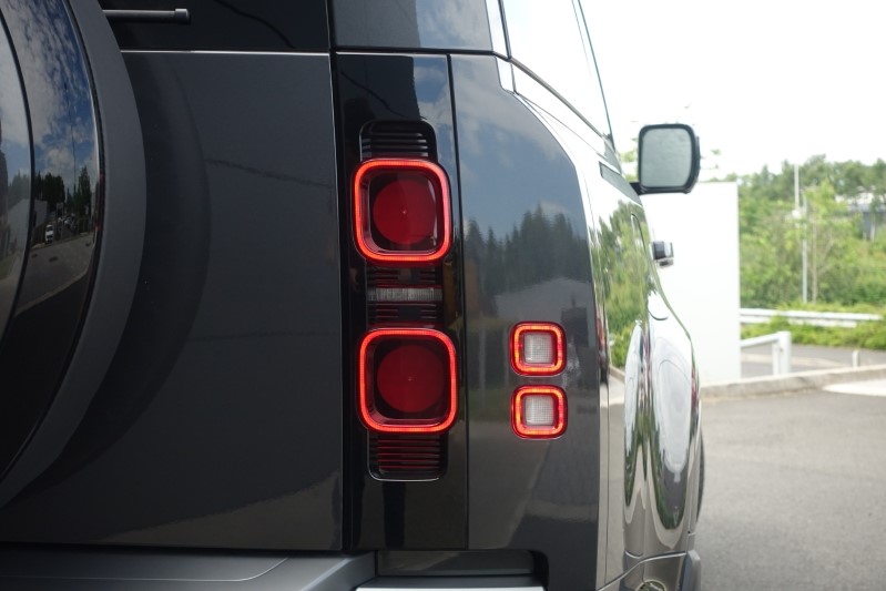  LAND ROVER DEFENDER 3.0 D300 Outbound 130 5dr Auto 3282268