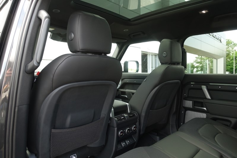  LAND ROVER DEFENDER 3.0 D300 Outbound 130 5dr Auto 3282256