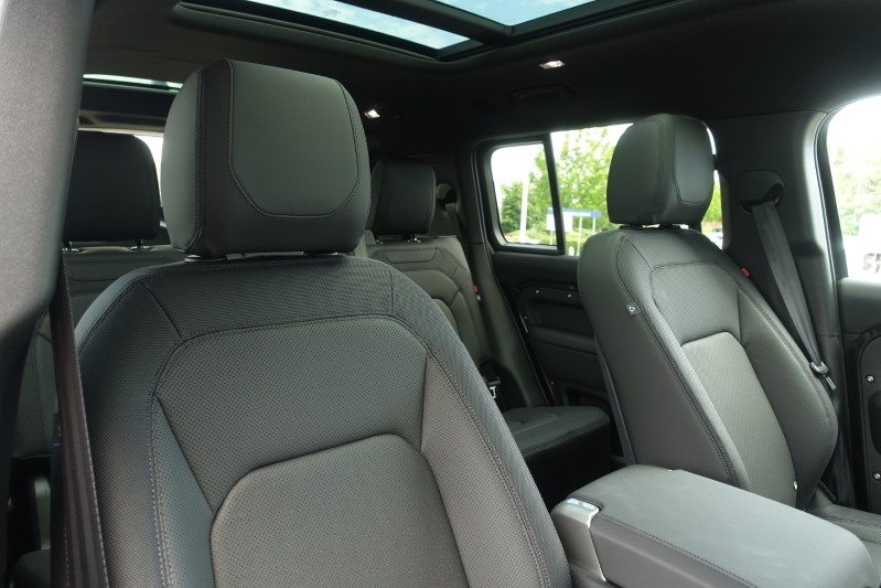  LAND ROVER DEFENDER 3.0 D300 Outbound 130 5dr Auto 3282240