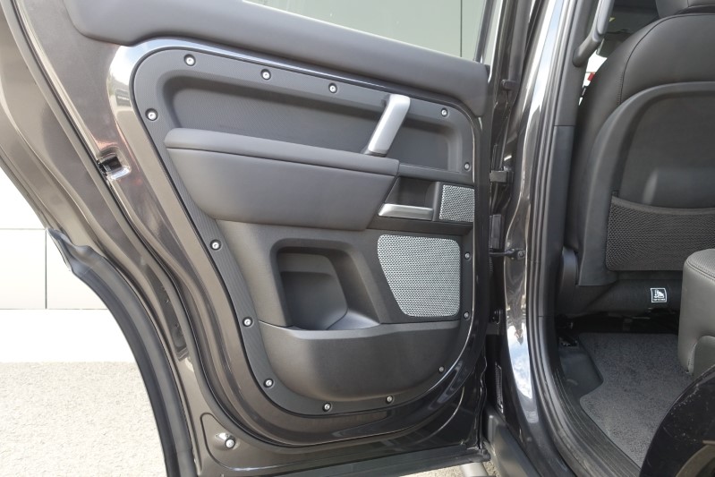  LAND ROVER DEFENDER 3.0 D300 Outbound 130 5dr Auto 3282255