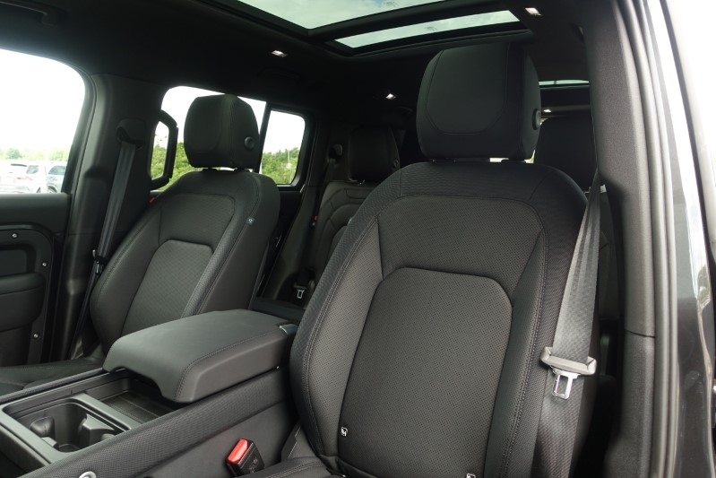  LAND ROVER DEFENDER 3.0 D300 Outbound 130 5dr Auto 3282260