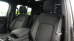 LAND ROVER DEFENDER 3.0 D300 Outbound 130 5dr Auto 3282260
