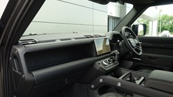 LAND ROVER DEFENDER 3.0 D300 Outbound 130 5dr Auto 3282259