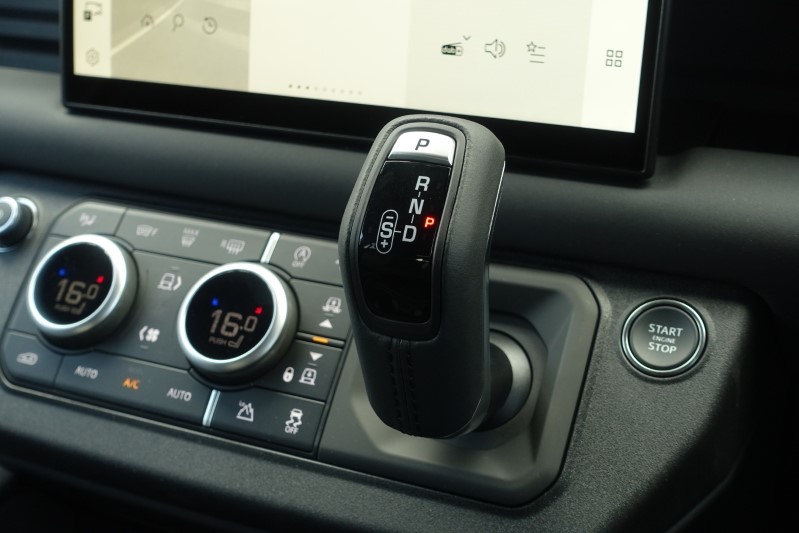  LAND ROVER DEFENDER 3.0 D300 Outbound 130 5dr Auto 3282237