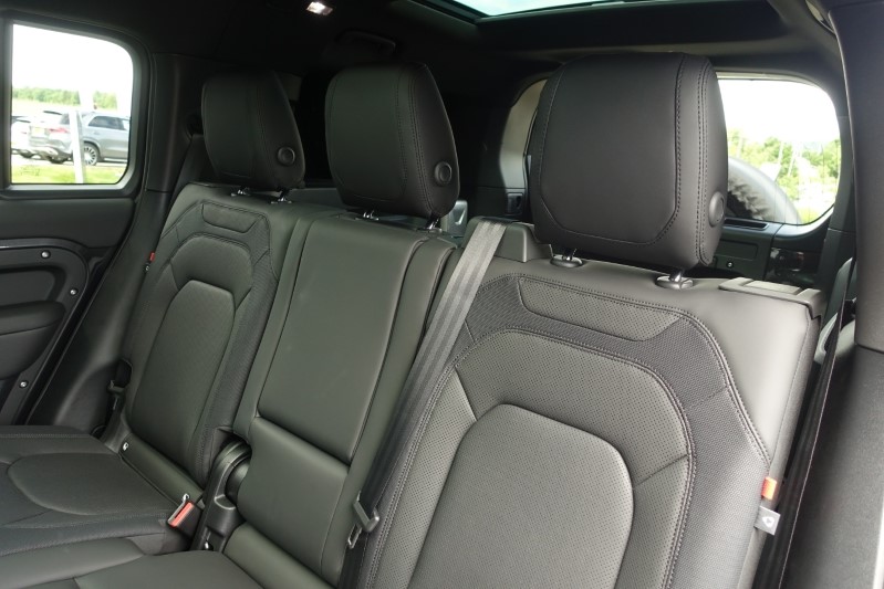  LAND ROVER DEFENDER 3.0 D300 Outbound 130 5dr Auto 3282257