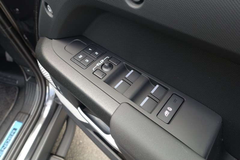  LAND ROVER DEFENDER 3.0 D300 Outbound 130 5dr Auto 3282246