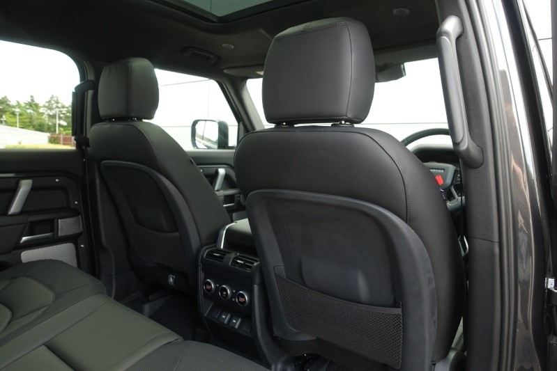  LAND ROVER DEFENDER 3.0 D300 Outbound 130 5dr Auto 3282248