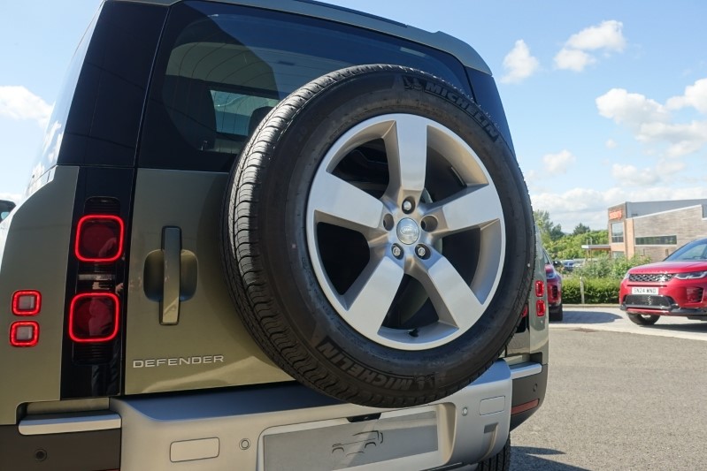  LAND ROVER DEFENDER 3.0 D250 HSE 90 3dr Auto 3278689
