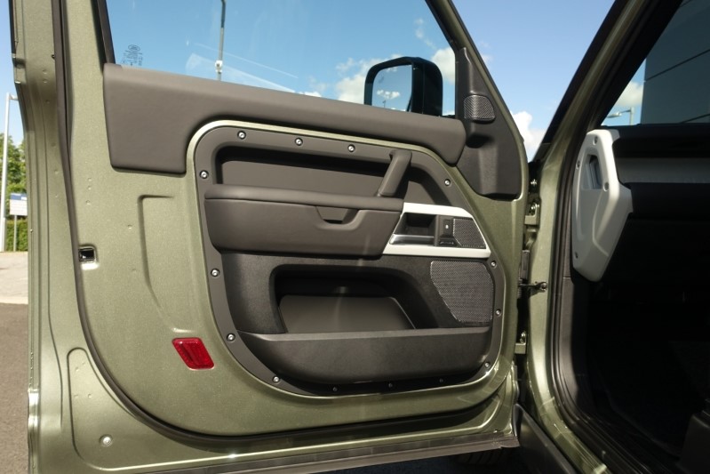  LAND ROVER DEFENDER 3.0 D250 HSE 90 3dr Auto 3278679